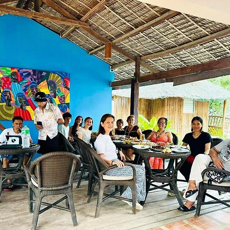 Pescador View - Beachfront & Nearby The Ocean Hostels & Restaurant Moalboal Exterior photo